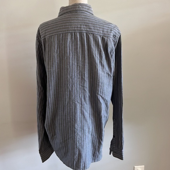 O’Neill long sleeve button down size large grey and blue. - Picture 7 of 10